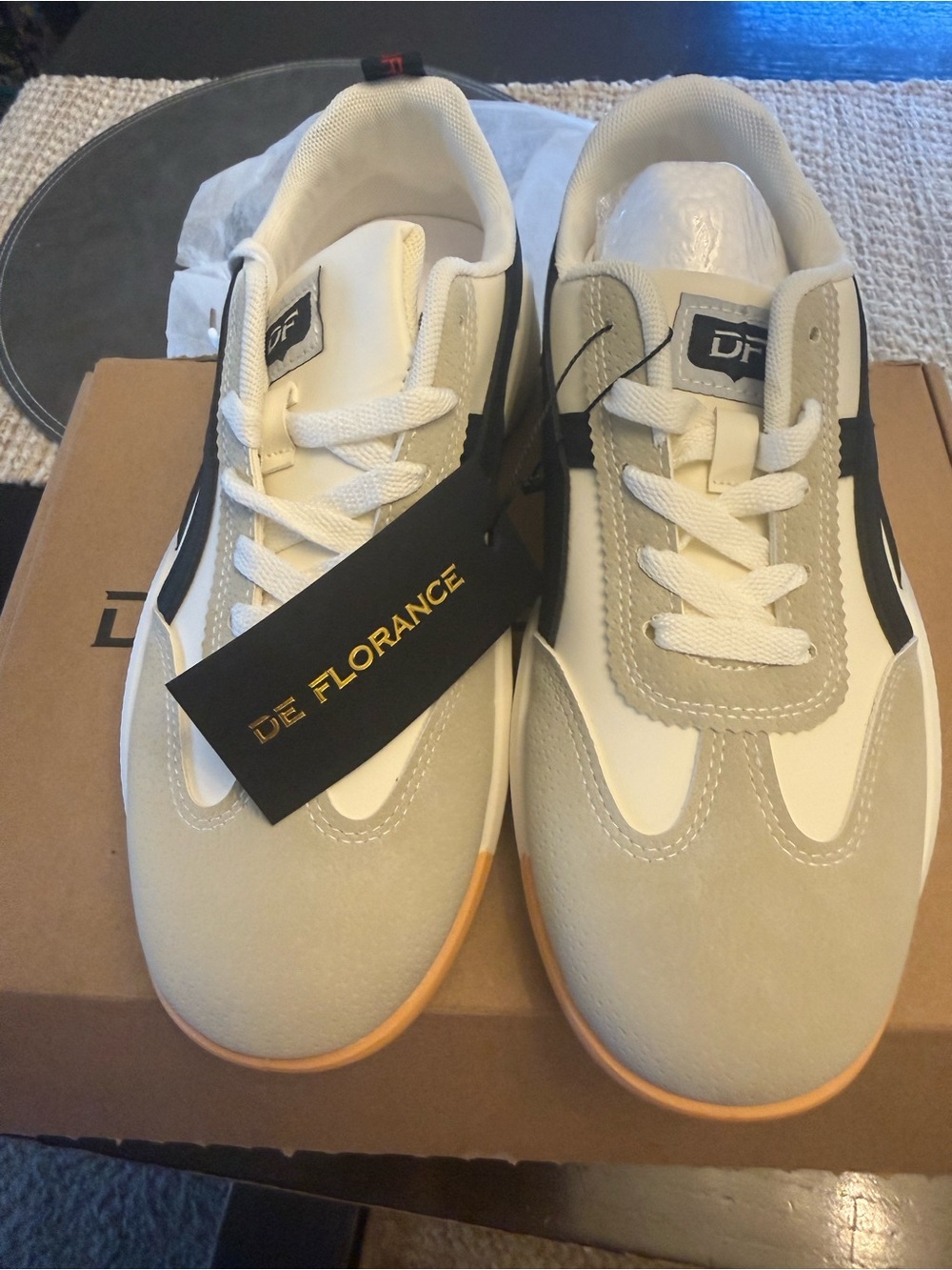 De Florance Sneakers in Cream, Black
